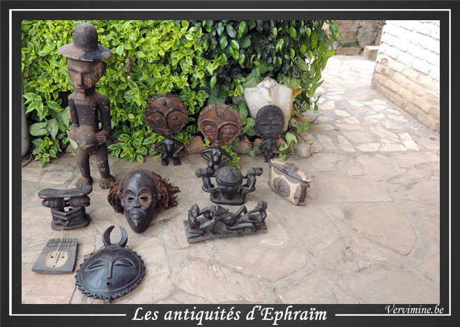 Quelques masques, statuettes, coffret et appuie-tte